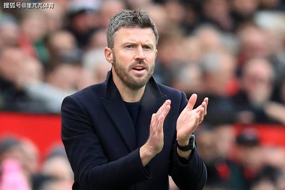 马奎尔降薪续约曼联：从8700万标王到12万周薪，他用忠诚赢下尊重